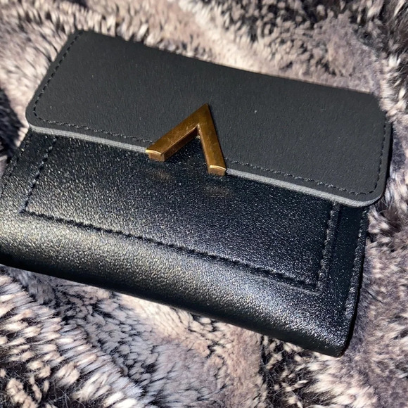 Fashion  Vegan Leather V logo small wallet New - Picture 5 of 11